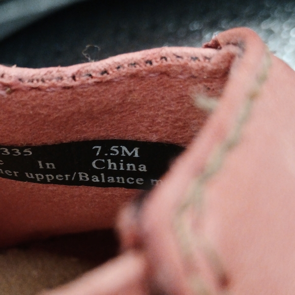 Clarks Salmon Colored Flats Women's Size 7.5 - Picture 9 of 9